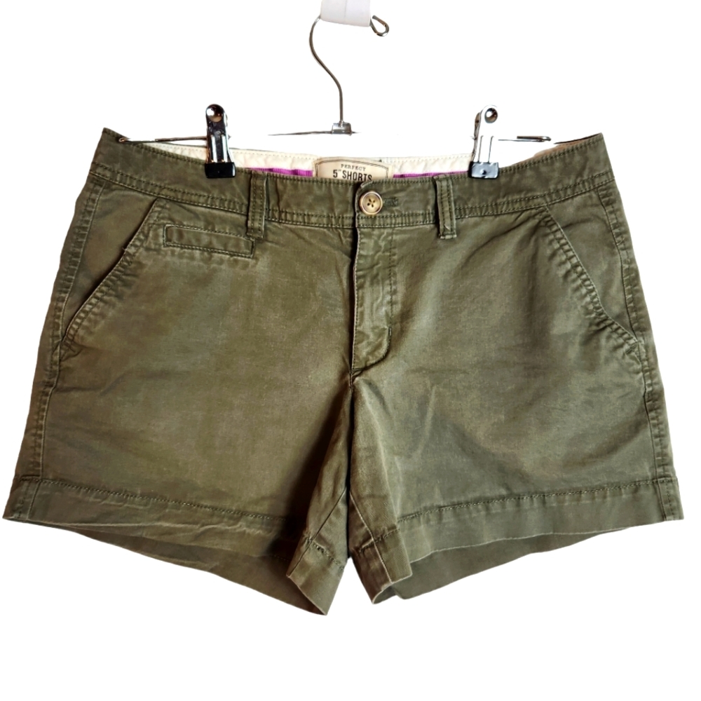 Old Navy Favorite Khakis Perfect 5" Shorts Olive Green EUC